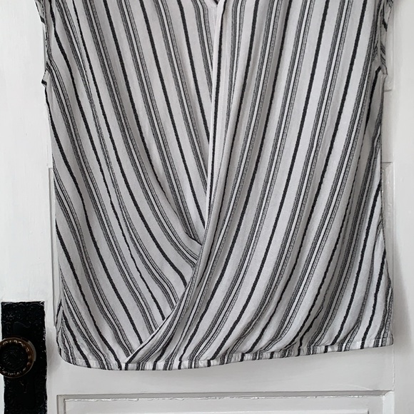 LIZ CLAIBORNE FAUX WRAP SURPLICE STRIPED TOP - Picture 3 of 6